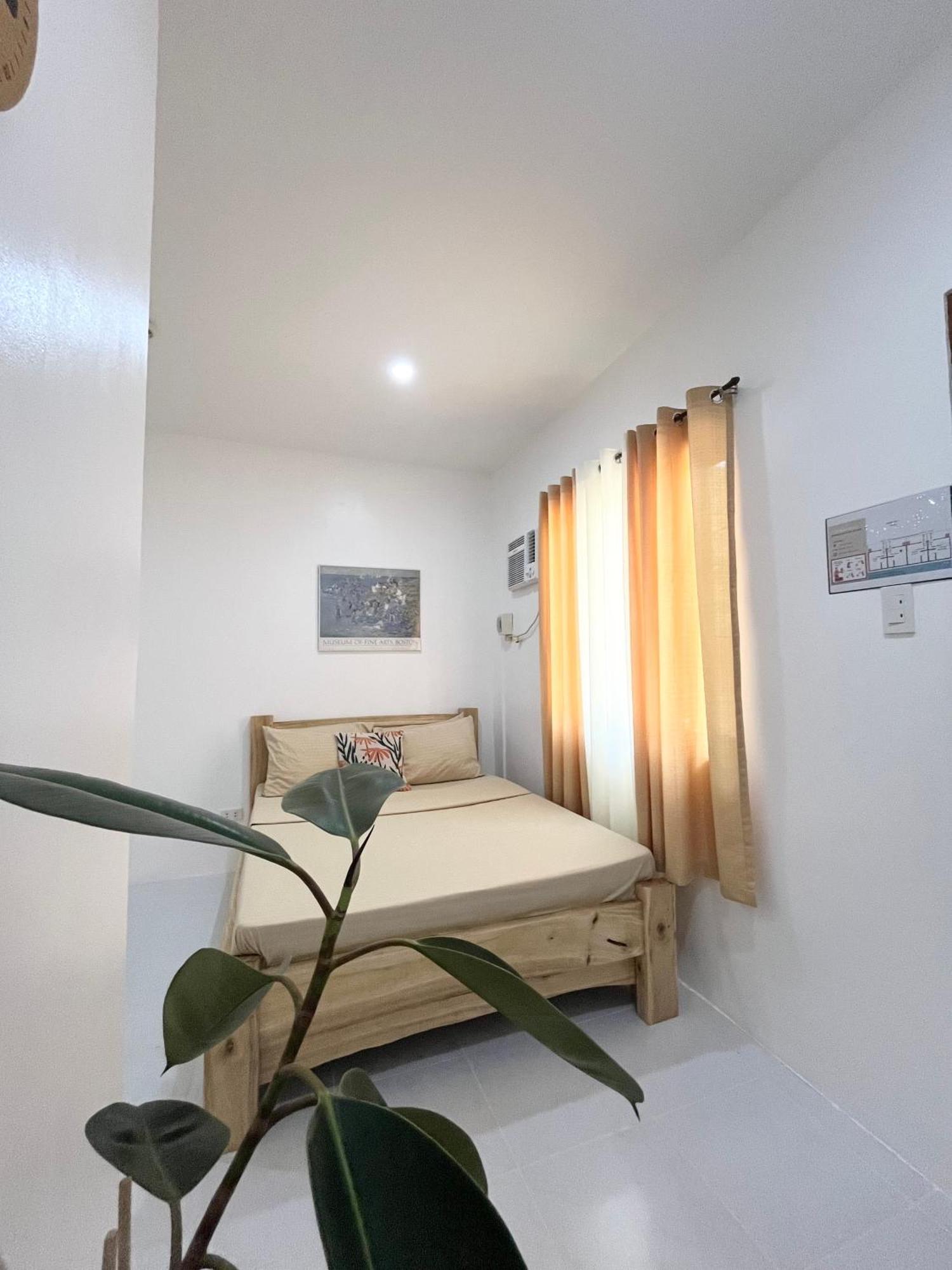 Batangas Sunnydale Apartelle -Room Accommodation Near Calatagan Beach Resorts מראה חיצוני תמונה