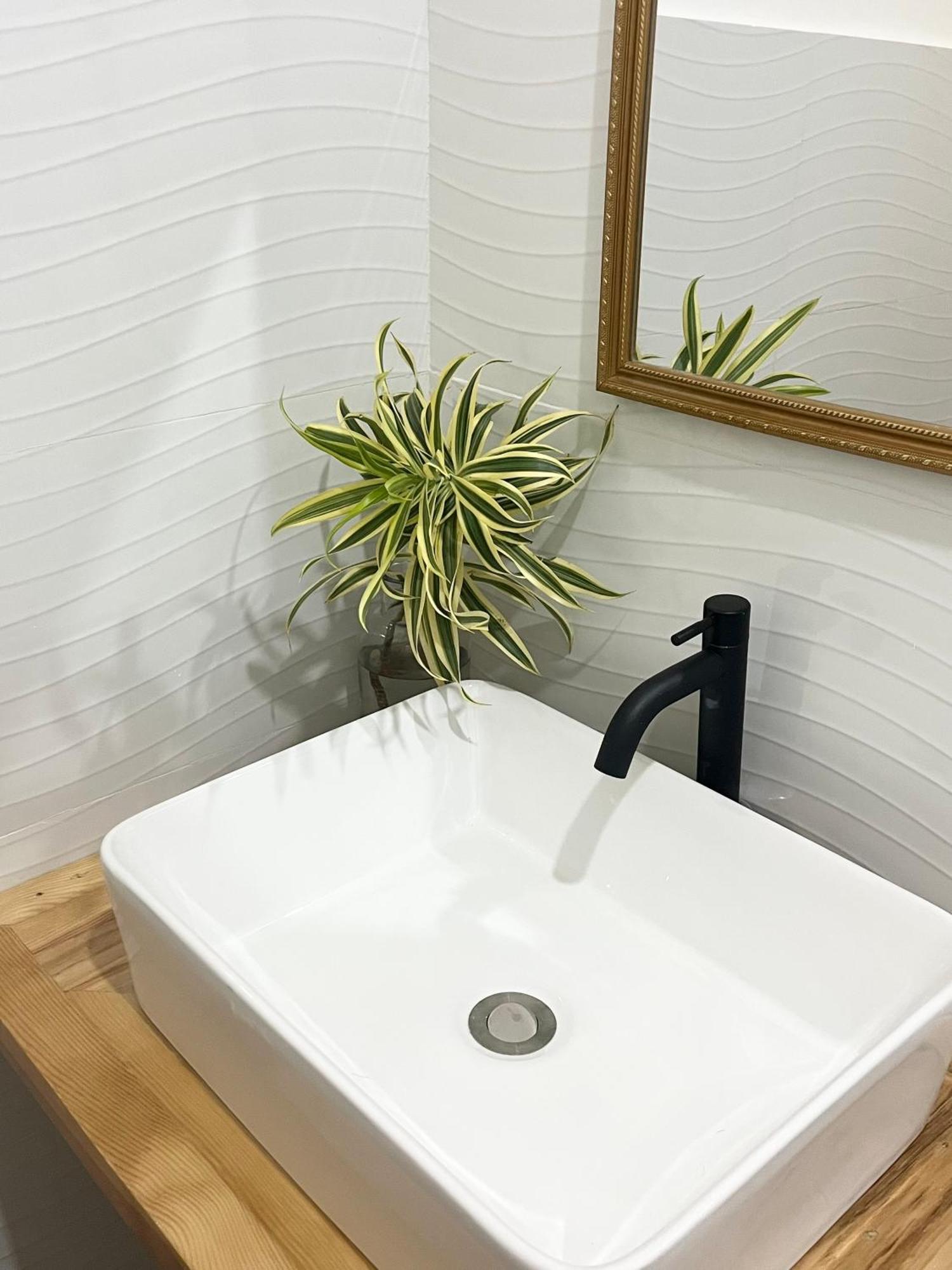Batangas Sunnydale Apartelle -Room Accommodation Near Calatagan Beach Resorts מראה חיצוני תמונה