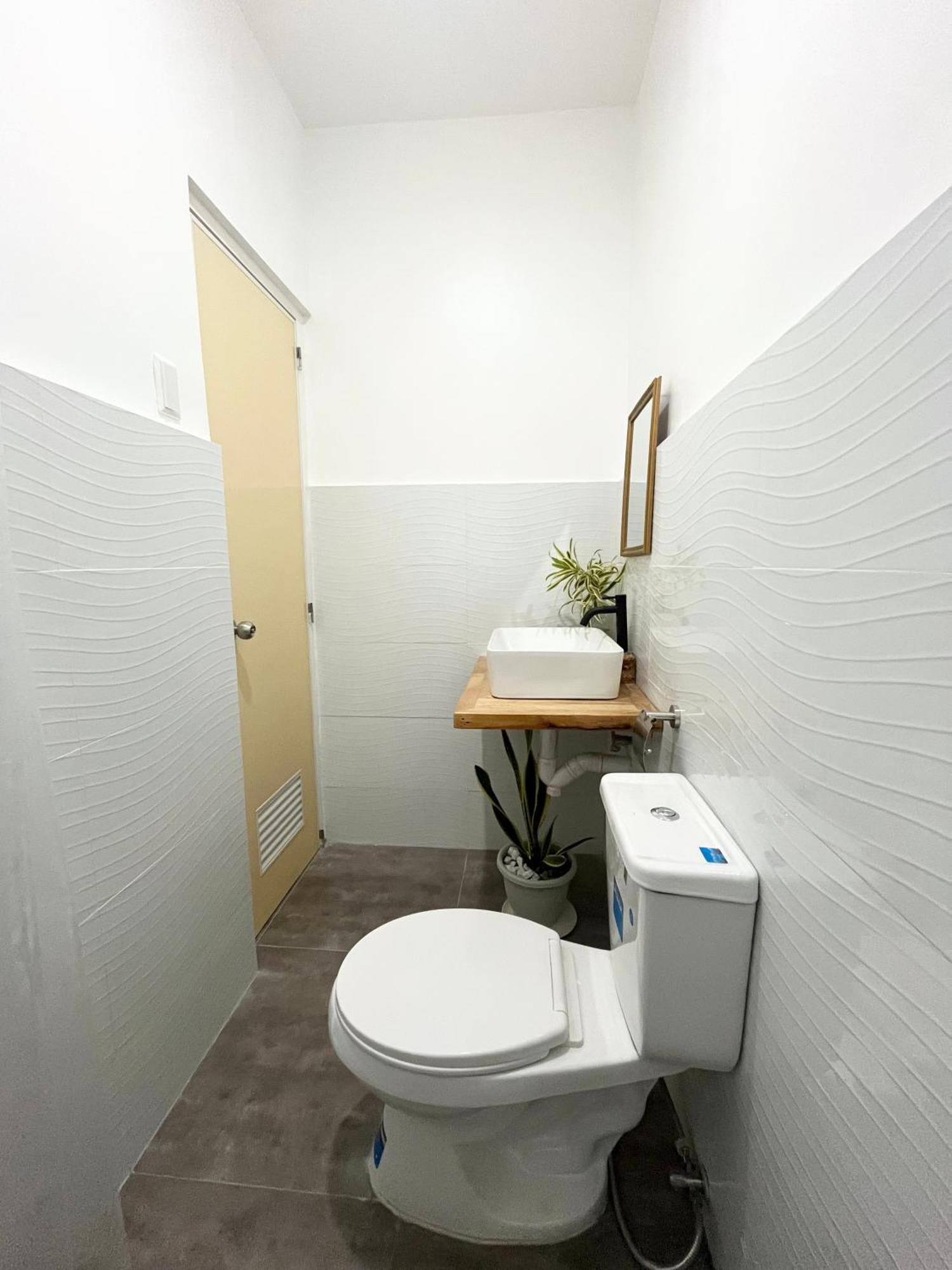 Batangas Sunnydale Apartelle -Room Accommodation Near Calatagan Beach Resorts מראה חיצוני תמונה